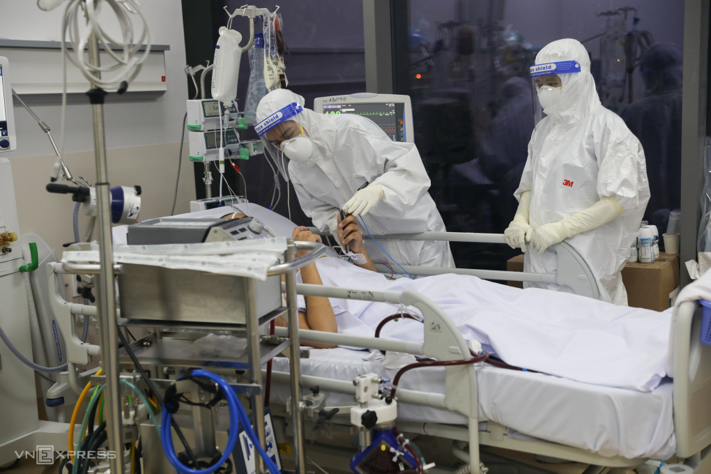 Ho Chi Minh City records less than 10 deaths from COVID-19 a day for first time
